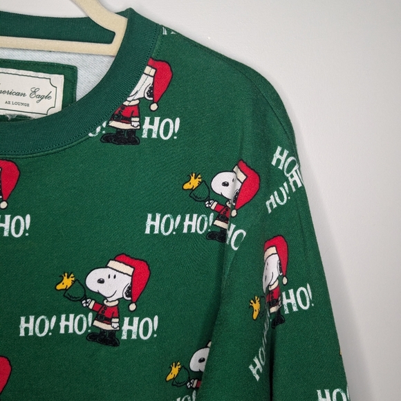 American Eagle Snoopy Peanuts Christmas Crop Sweatshirt Green White Red Size S - Picture 4 of 7